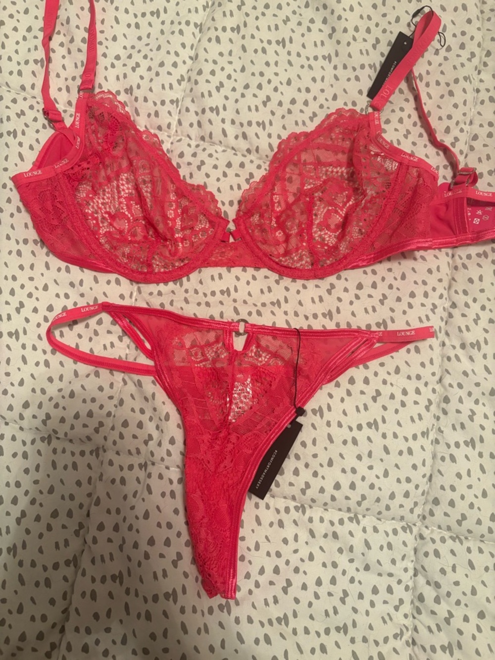 Lounge balcony bra set